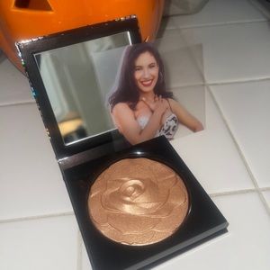 Mac cosmetics Selena highlighter